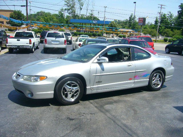 2000 Pontiac Grand Prix Sedan LS W/1ls