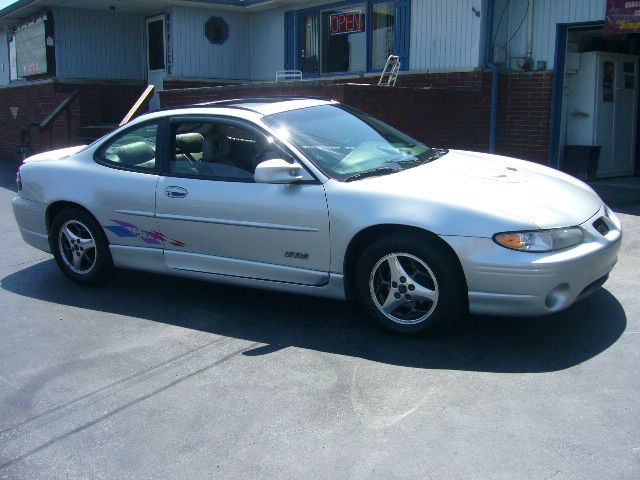 2000 Pontiac Grand Prix Sedan LS W/1ls