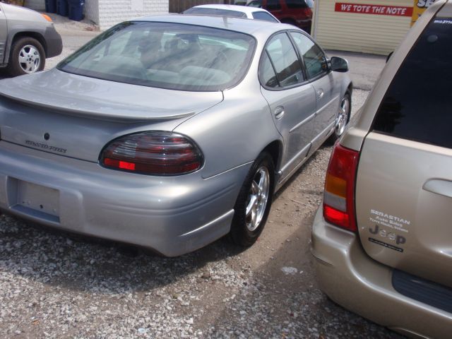 2000 Pontiac Grand Prix XUV SLE 4WD