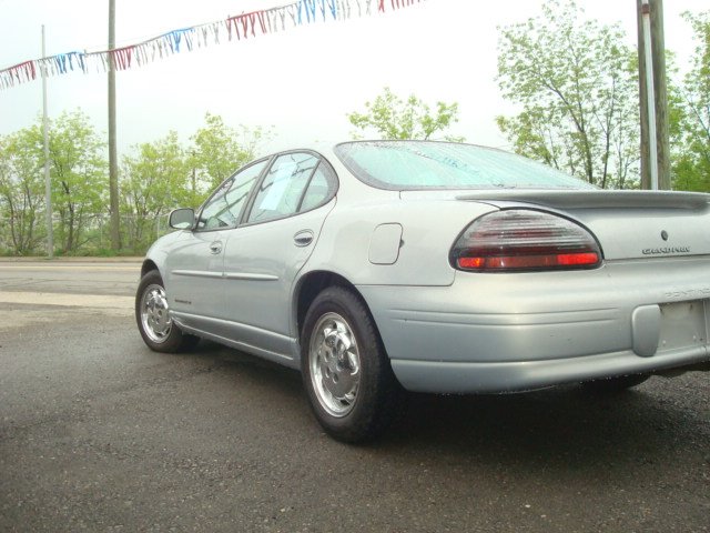 2000 Pontiac Grand Prix LS Flex Fuel 4x4 This Is One Of Our Best Bargains