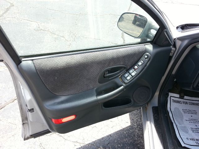 2000 Pontiac Grand Prix XUV SLE 4WD