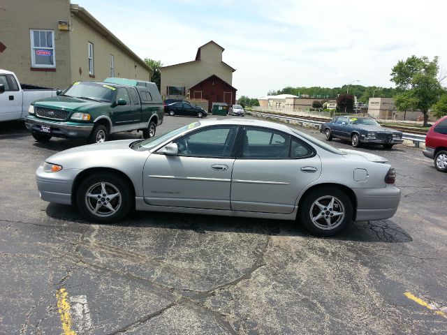 2000 Pontiac Grand Prix XUV SLE 4WD