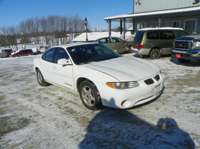 2000 Pontiac Grand Prix Sport -5 Speed-stick-4x4