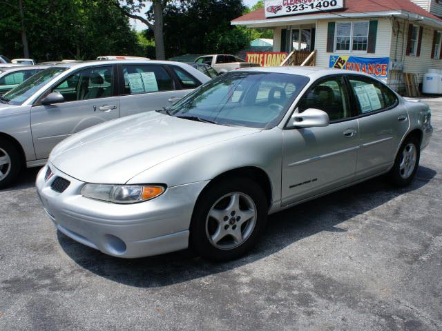 2001 Pontiac Grand Prix G2500 Van