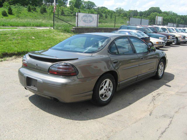 2001 Pontiac Grand Prix XUV SLE 4WD