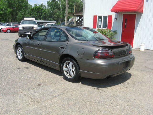 2001 Pontiac Grand Prix XUV SLE 4WD