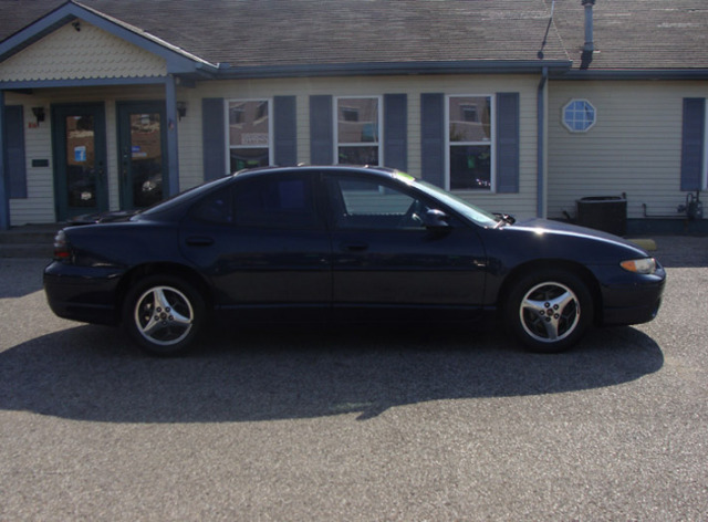 2001 Pontiac Grand Prix XUV SLE 4WD