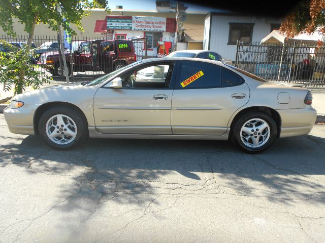2001 Pontiac Grand Prix XUV SLE 4WD