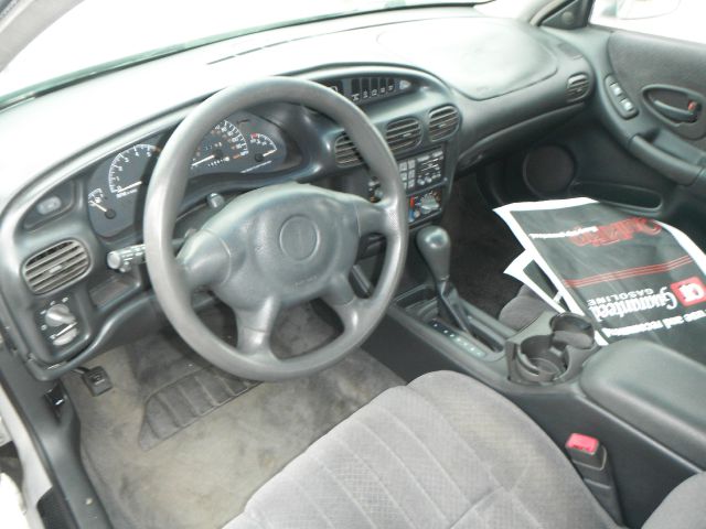2001 Pontiac Grand Prix Sport -5 Speed-stick-4x4