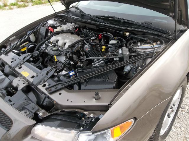 2001 Pontiac Grand Prix Sport -5 Speed-stick-4x4