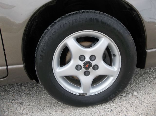 2001 Pontiac Grand Prix Sport -5 Speed-stick-4x4