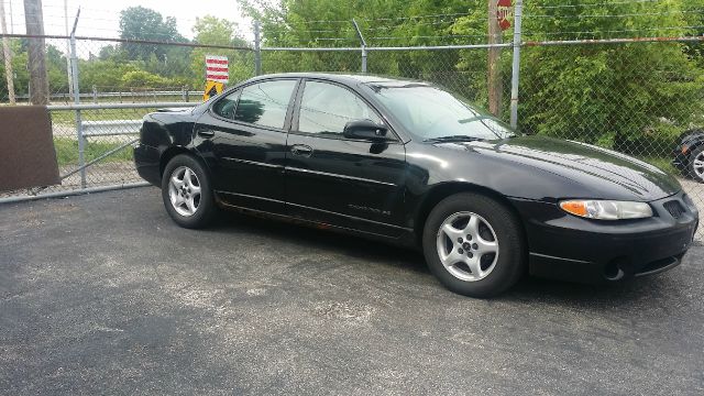 2002 Pontiac Grand Prix G2500 Van