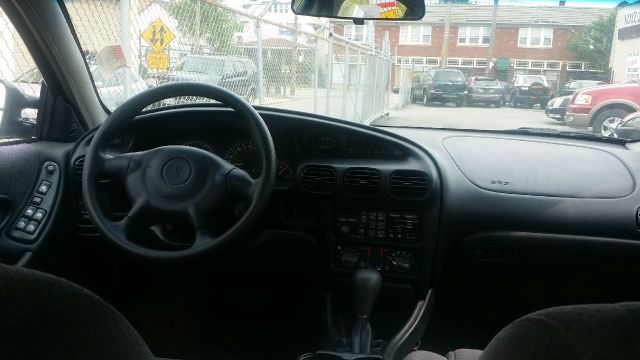 2002 Pontiac Grand Prix G2500 Van