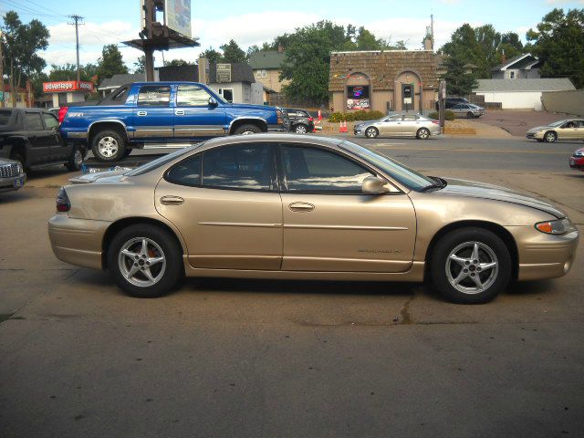 2003 Pontiac Grand Prix XLT W/ Canopy