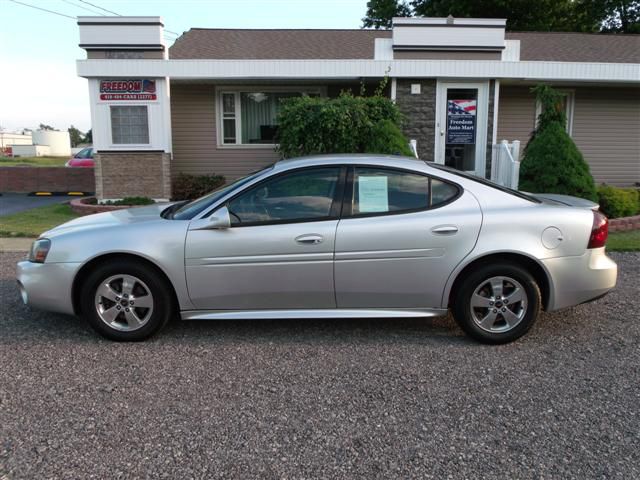 2005 Pontiac Grand Prix LS Flex Fuel 4x4 This Is One Of Our Best Bargains