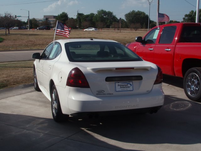 2007 Pontiac Grand Prix XUV SLE 4WD