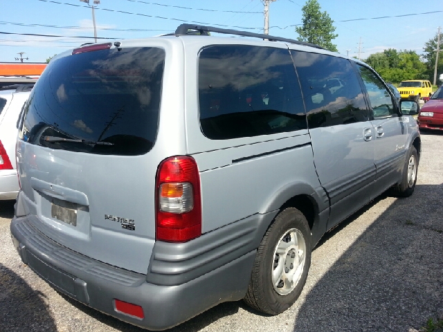 1999 Pontiac Montana 2WD 2dr Supercab 126