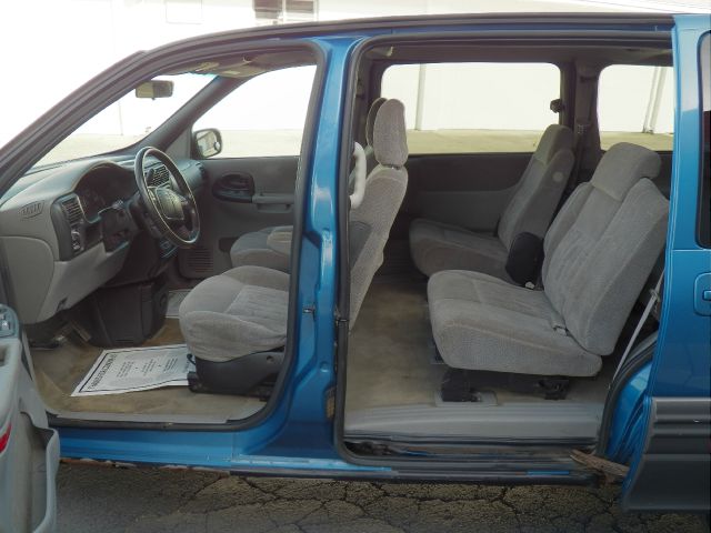 2000 Pontiac Montana 2WD 2dr Supercab 126