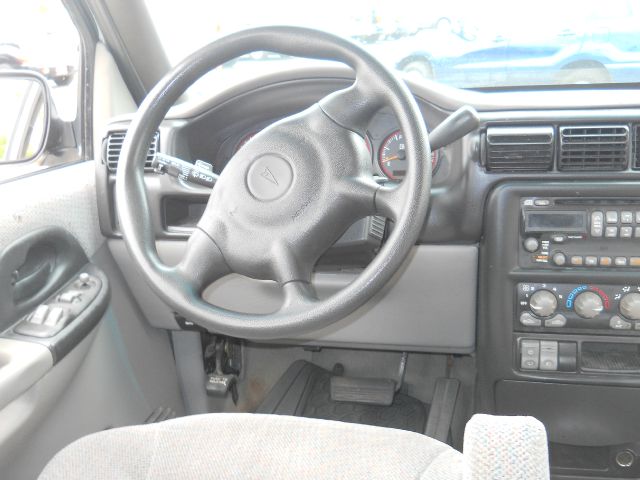 2002 Pontiac Montana SE ZX4