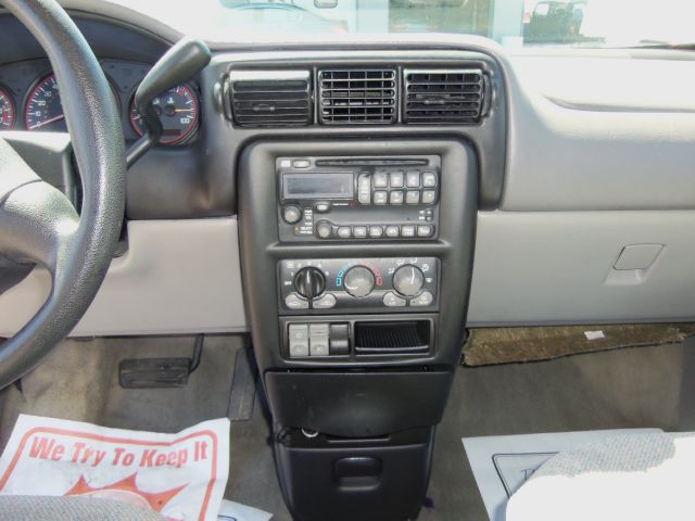 2004 Pontiac Montana 4WD Crew Cab 167 LTZ