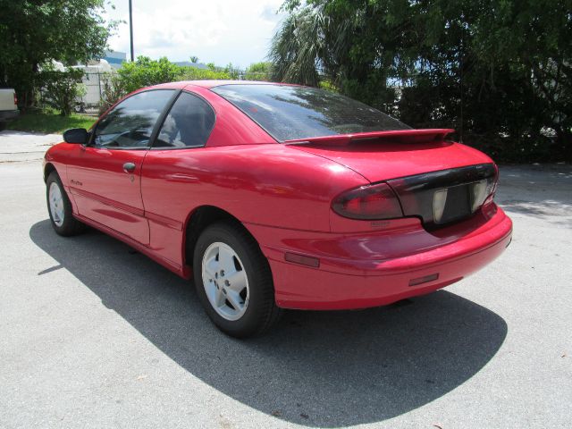 1996 Pontiac Sunfire 4dr Sdn SL Auto Sedan