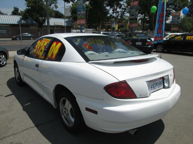 2004 Pontiac Sunfire 5 Door Quad Seating