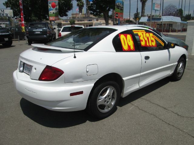 2004 Pontiac Sunfire 5 Door Quad Seating