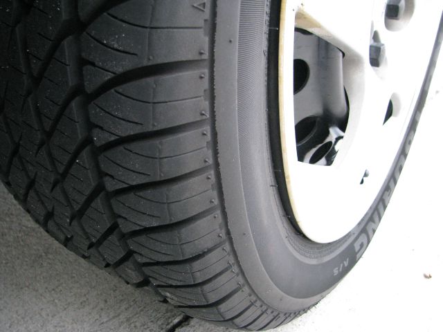 2003 Pontiac Vibe Base