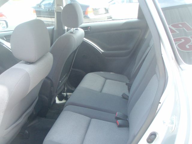 2004 Pontiac Vibe Base