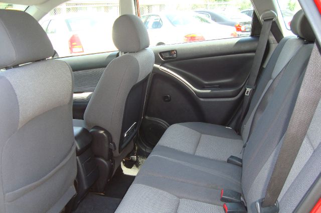 2004 Pontiac Vibe Base