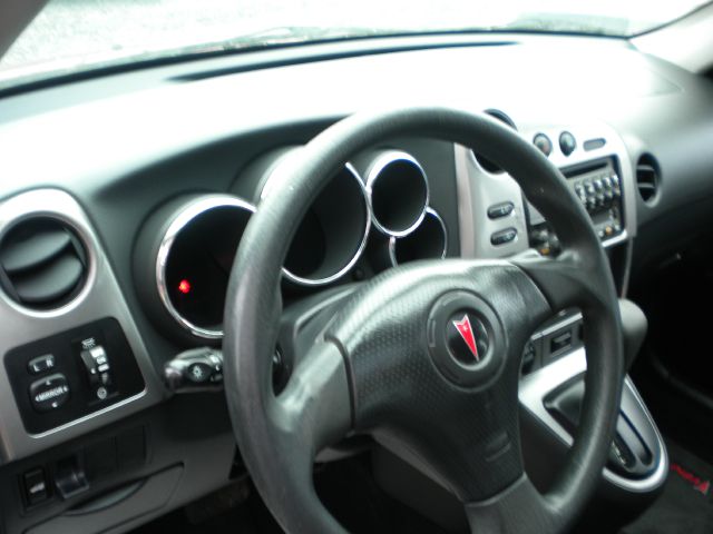 2004 Pontiac Vibe Luxury II Sedan