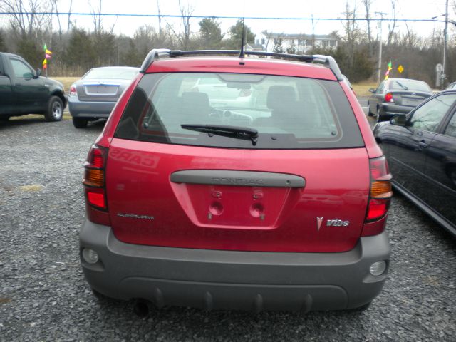 2004 Pontiac Vibe Luxury II Sedan