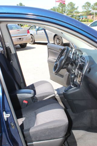 2005 Pontiac Vibe Base