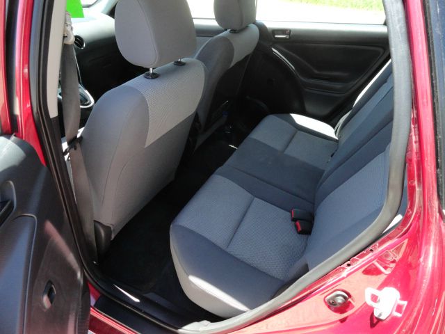 2005 Pontiac Vibe Base