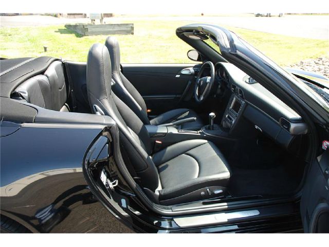 2006 Porsche 911 4WD REG CAB 120.5 SLT