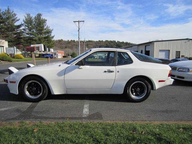 1983 Porsche 944 Base