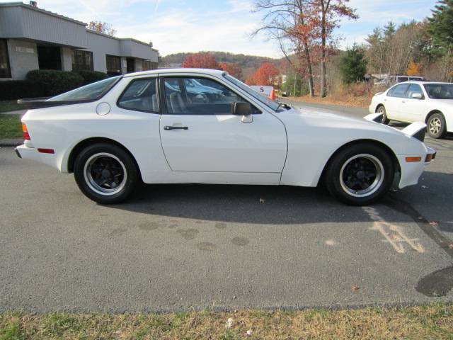 1983 Porsche 944 Base