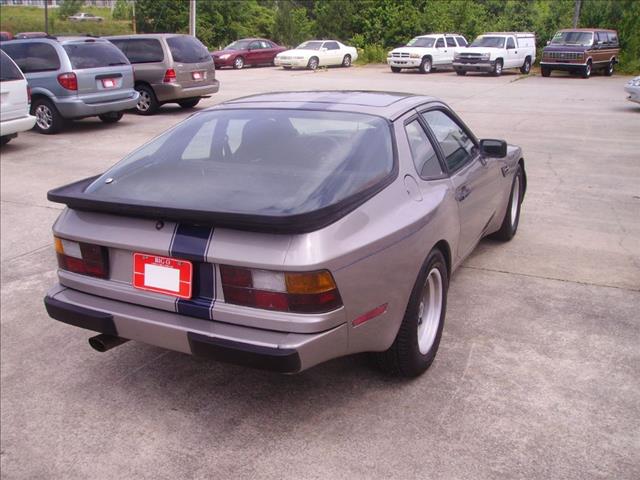 1985 Porsche 944 29
