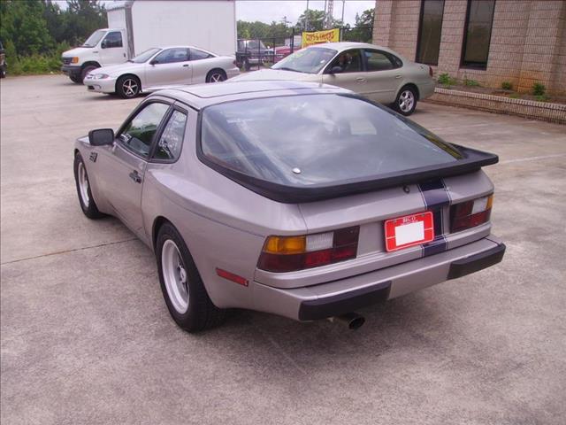 1985 Porsche 944 29