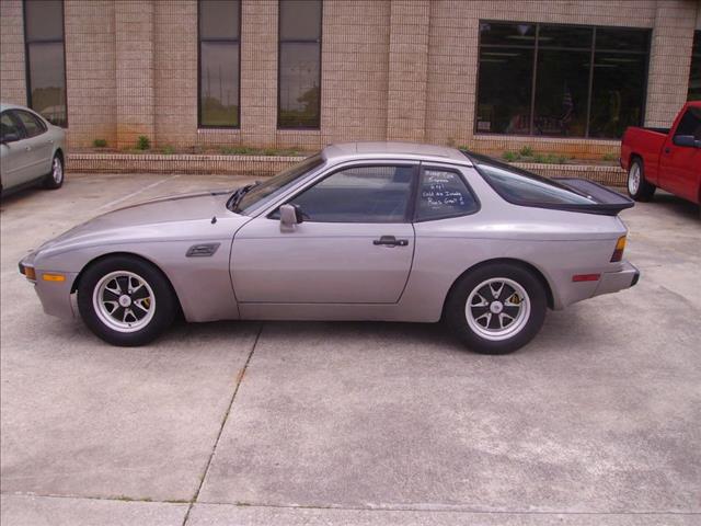 1985 Porsche 944 29