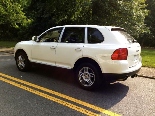 2004 Porsche Cayenne Base