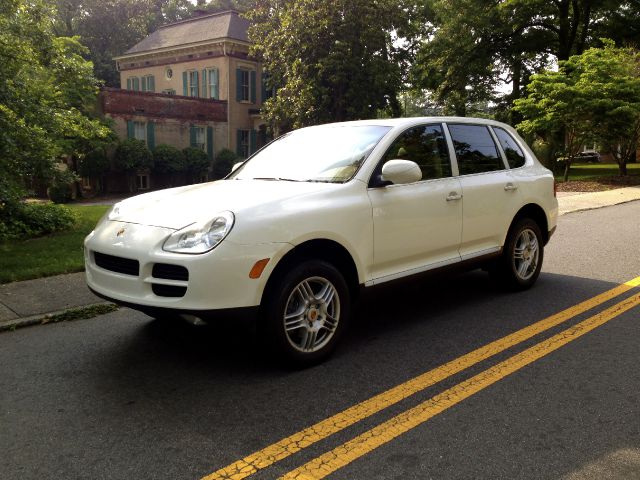2004 Porsche Cayenne Base