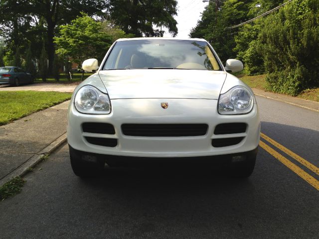 2004 Porsche Cayenne Base
