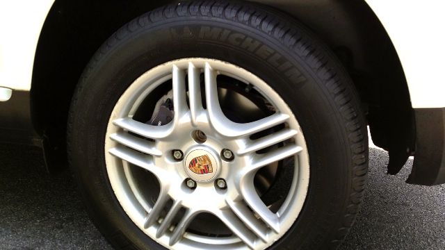 2004 Porsche Cayenne Base