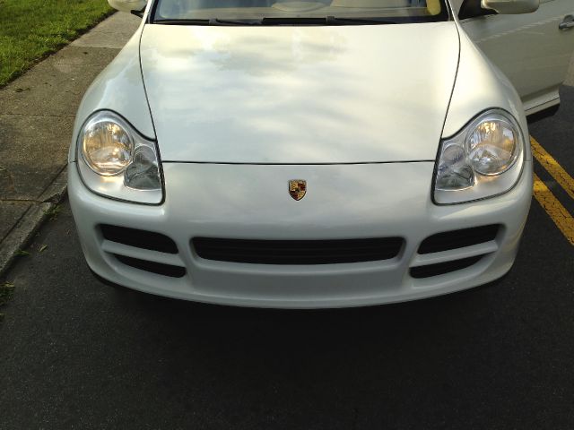 2004 Porsche Cayenne Base