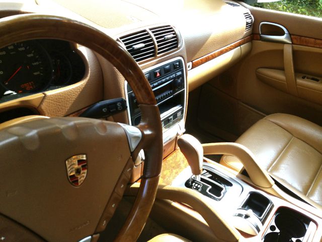 2004 Porsche Cayenne Base