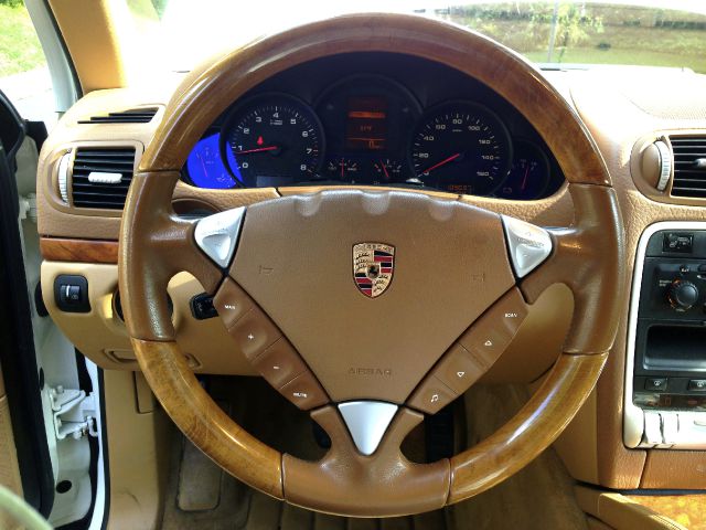 2004 Porsche Cayenne Base