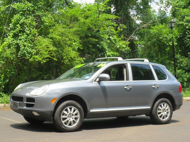 2004 Porsche Cayenne Base