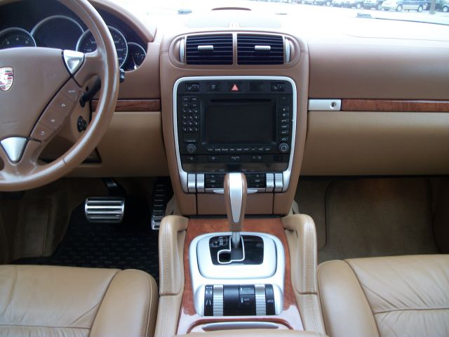 2004 Porsche Cayenne Series 4