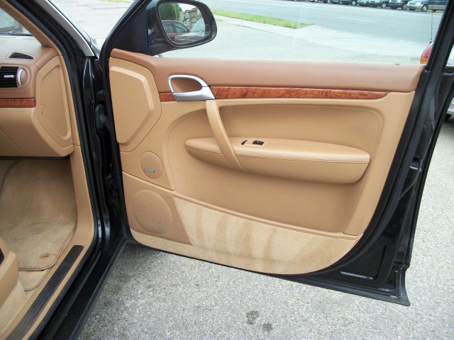 2004 Porsche Cayenne Series 4